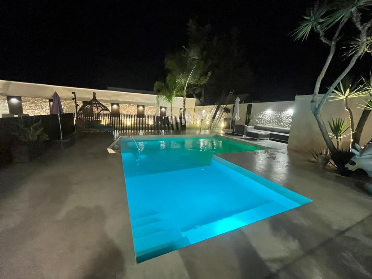 3 quarto Moradia para venda em Estepona com piscina - 1 800 000 € (Ref: 9380630)