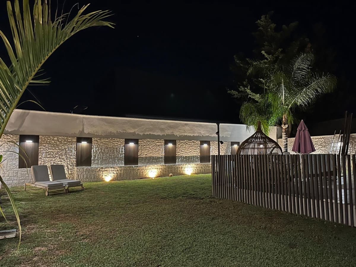 3 quarto Moradia para venda em Estepona com piscina - 1 800 000 € (Ref: 9380630)