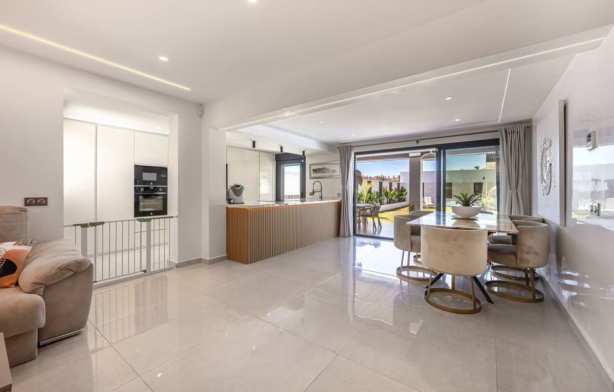 3 soverom Villa til salgs i Estepona - € 1 690 000 (Ref: 9380630)