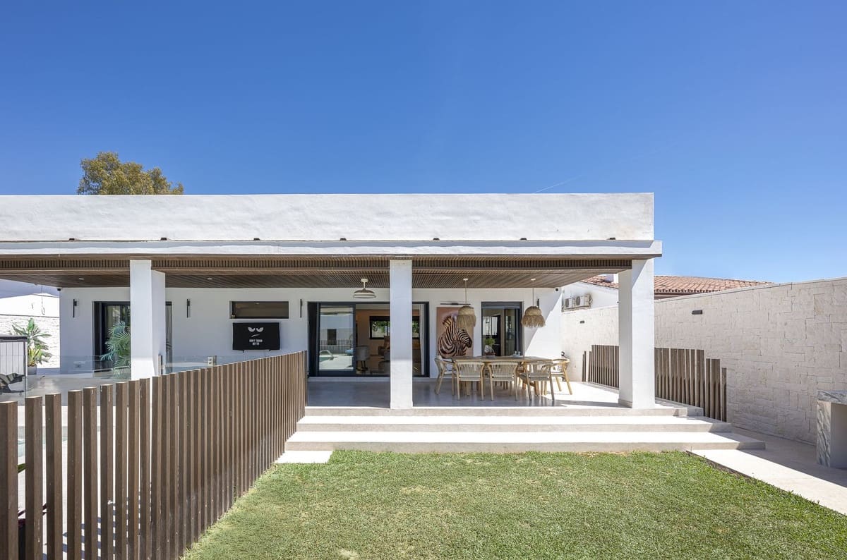 3 soverom Villa til salgs i Estepona - € 1 690 000 (Ref: 9380630)