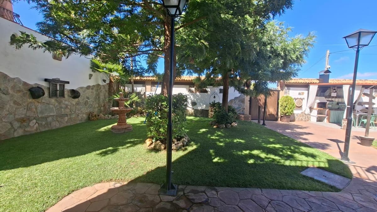 6 soveværelse Villa til salg i Arriate - € 380.000 (Ref: 9380631)