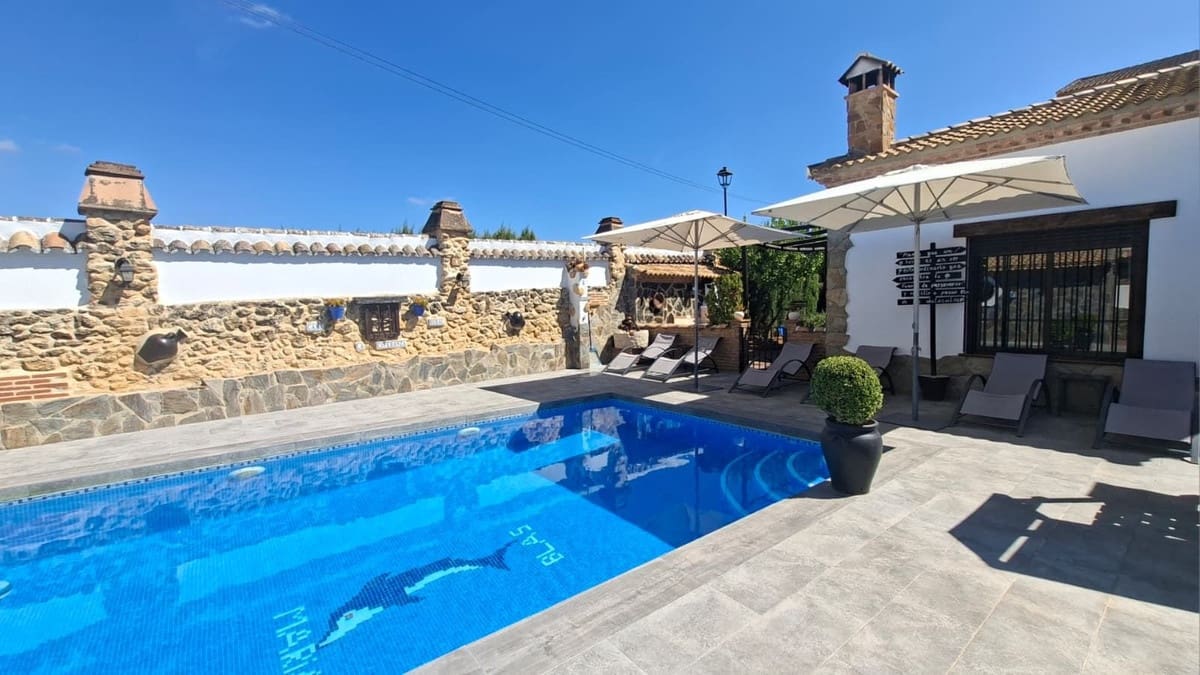 6 bedroom Villa for sale in Arriate with garage - € 360,000 (Ref: 9380631)
