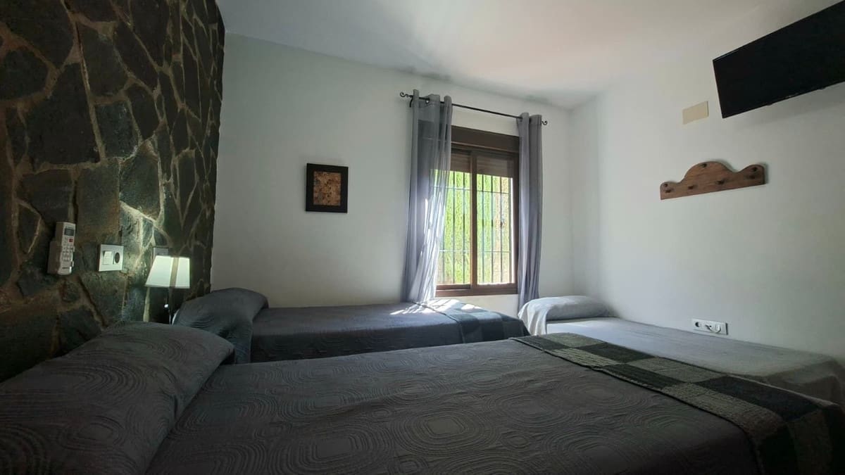 6 bedroom Villa for sale in Arriate with garage - € 360,000 (Ref: 9380631)