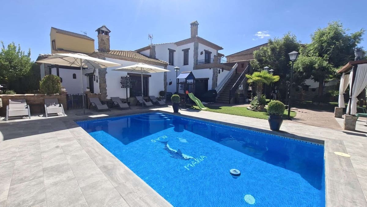 6 bedroom Villa for sale in Arriate with garage - € 360,000 (Ref: 9380631)