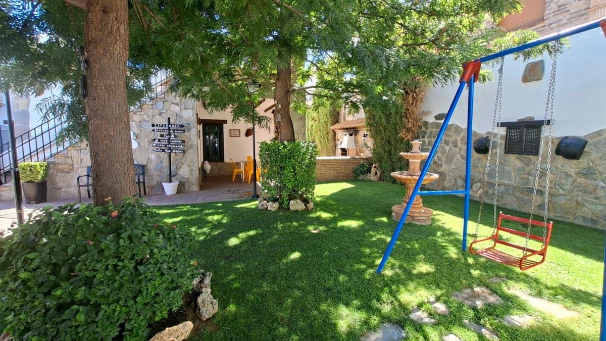 6 bedroom Villa for sale in Arriate with garage - € 360,000 (Ref: 9380631)