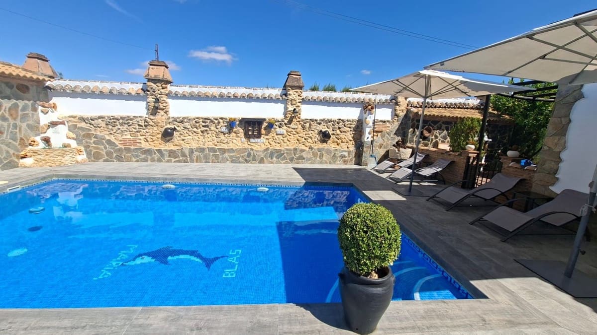 6 bedroom Villa for sale in Arriate with garage - € 360,000 (Ref: 9380631)