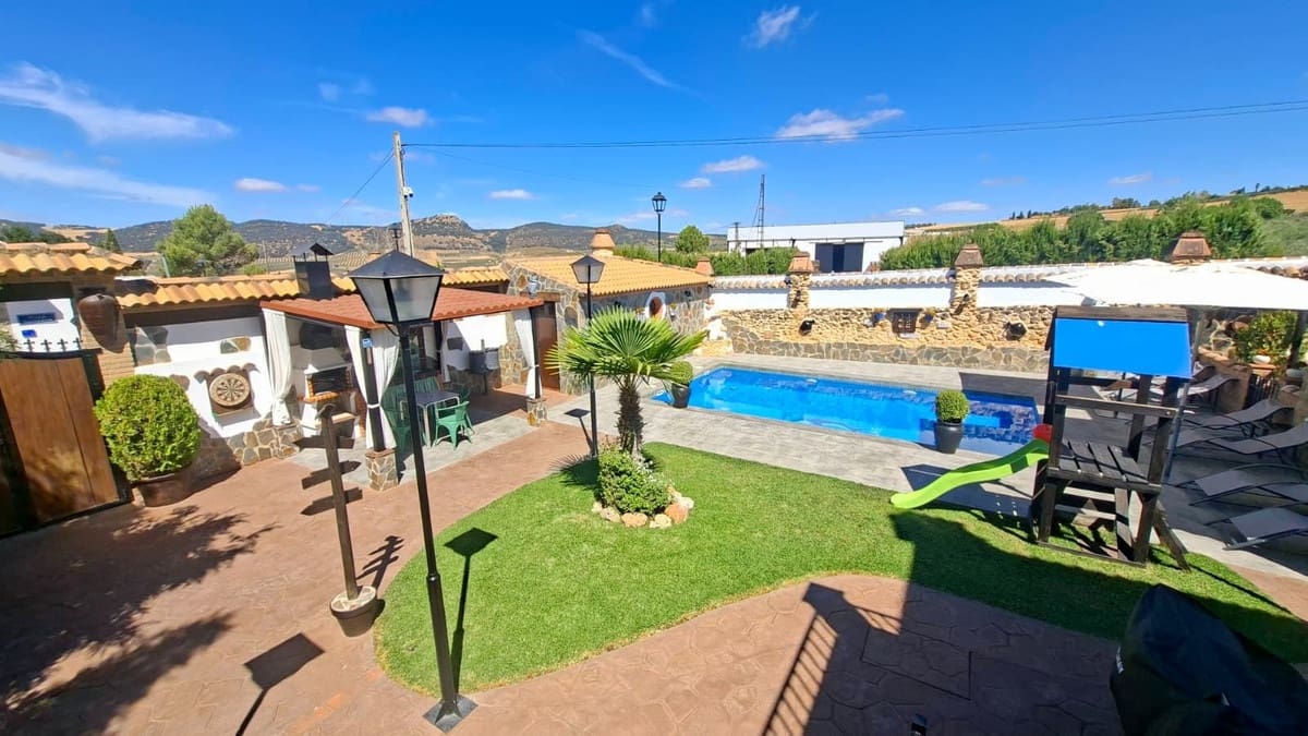 6 bedroom Villa for sale in Arriate with garage - € 360,000 (Ref: 9380631)