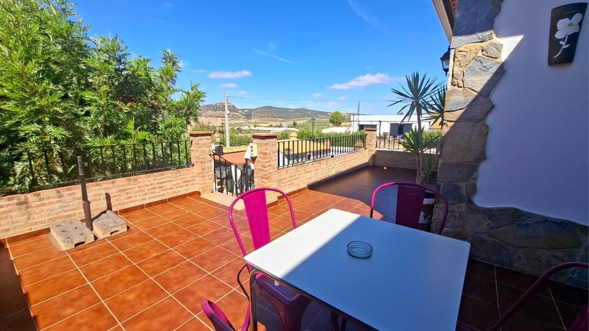 6 bedroom Villa for sale in Arriate with garage - € 360,000 (Ref: 9380631)