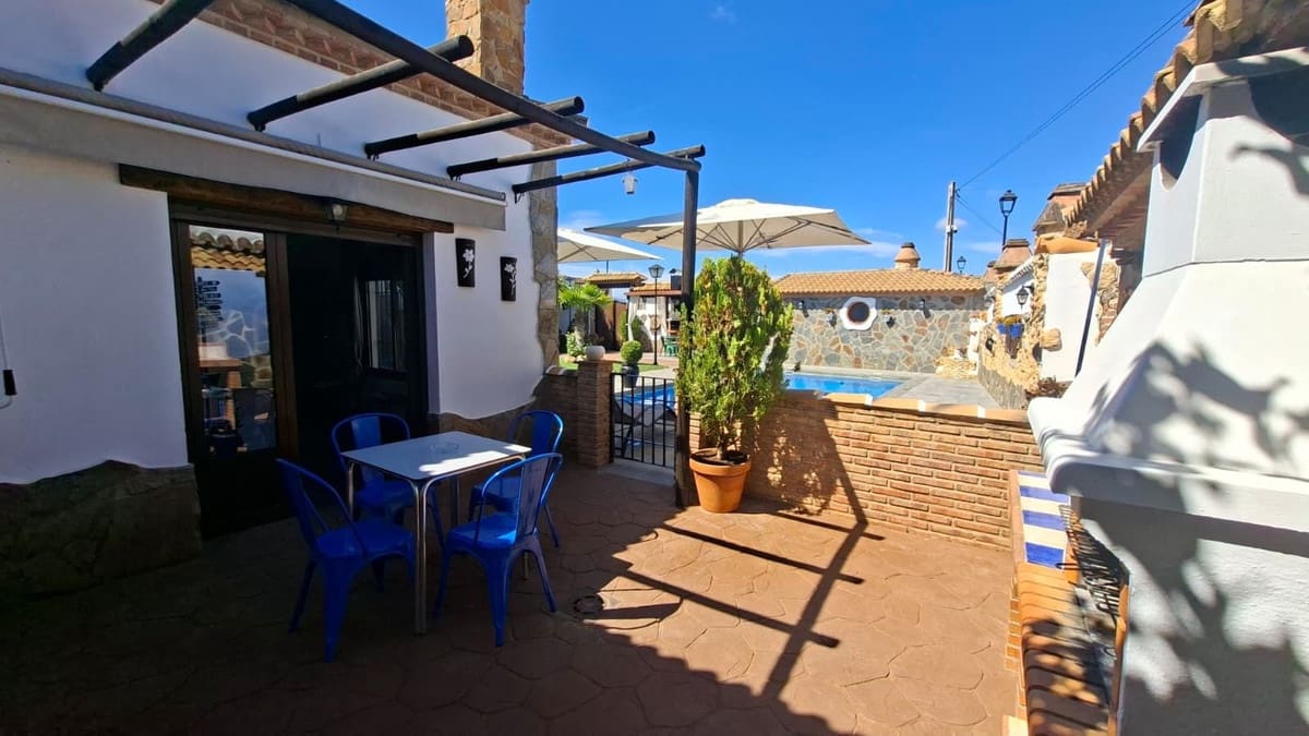 6 bedroom Villa for sale in Arriate with garage - € 360,000 (Ref: 9380631)