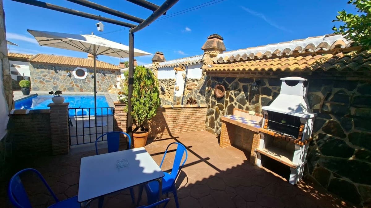 6 bedroom Villa for sale in Arriate with garage - € 360,000 (Ref: 9380631)