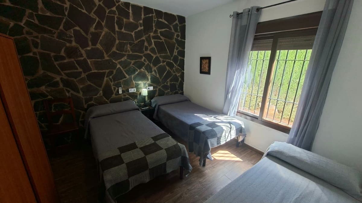 6 bedroom Villa for sale in Arriate with garage - € 360,000 (Ref: 9380631)