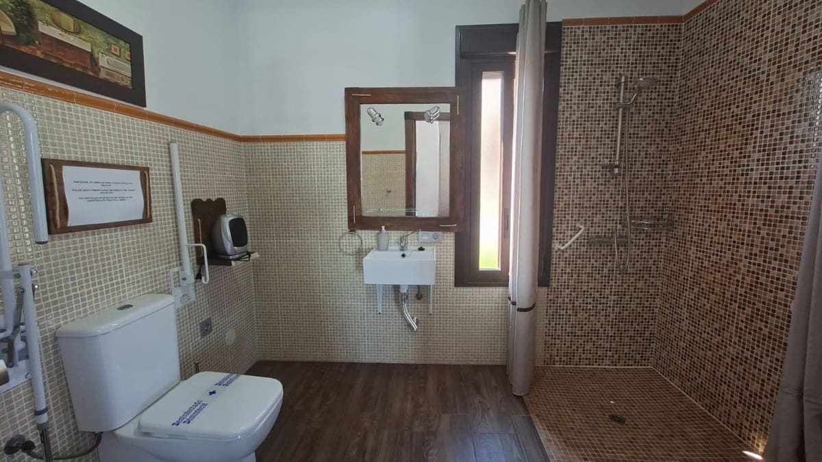 6 bedroom Villa for sale in Arriate with garage - € 360,000 (Ref: 9380631)