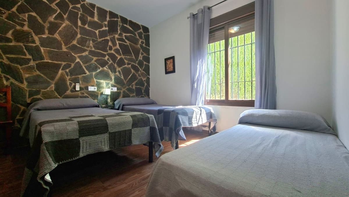 6 bedroom Villa for sale in Arriate with garage - € 360,000 (Ref: 9380631)