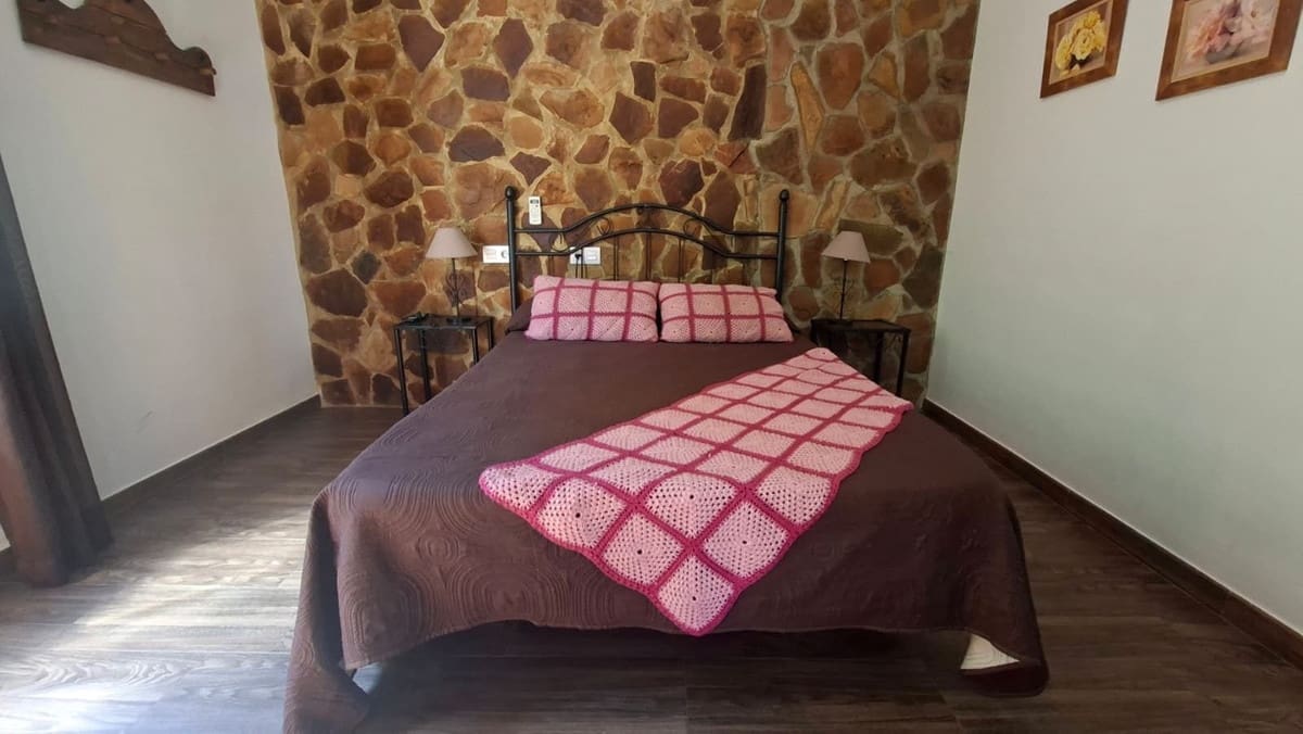 6 bedroom Villa for sale in Arriate with garage - € 360,000 (Ref: 9380631)