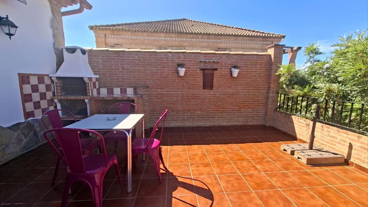 6 bedroom Villa for sale in Arriate with garage - € 360,000 (Ref: 9380631)