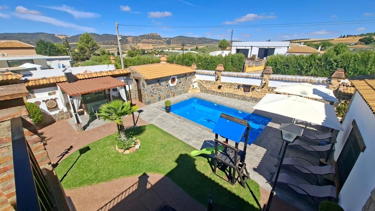 6 bedroom Villa for sale in Arriate with garage - € 360,000 (Ref: 9380631)