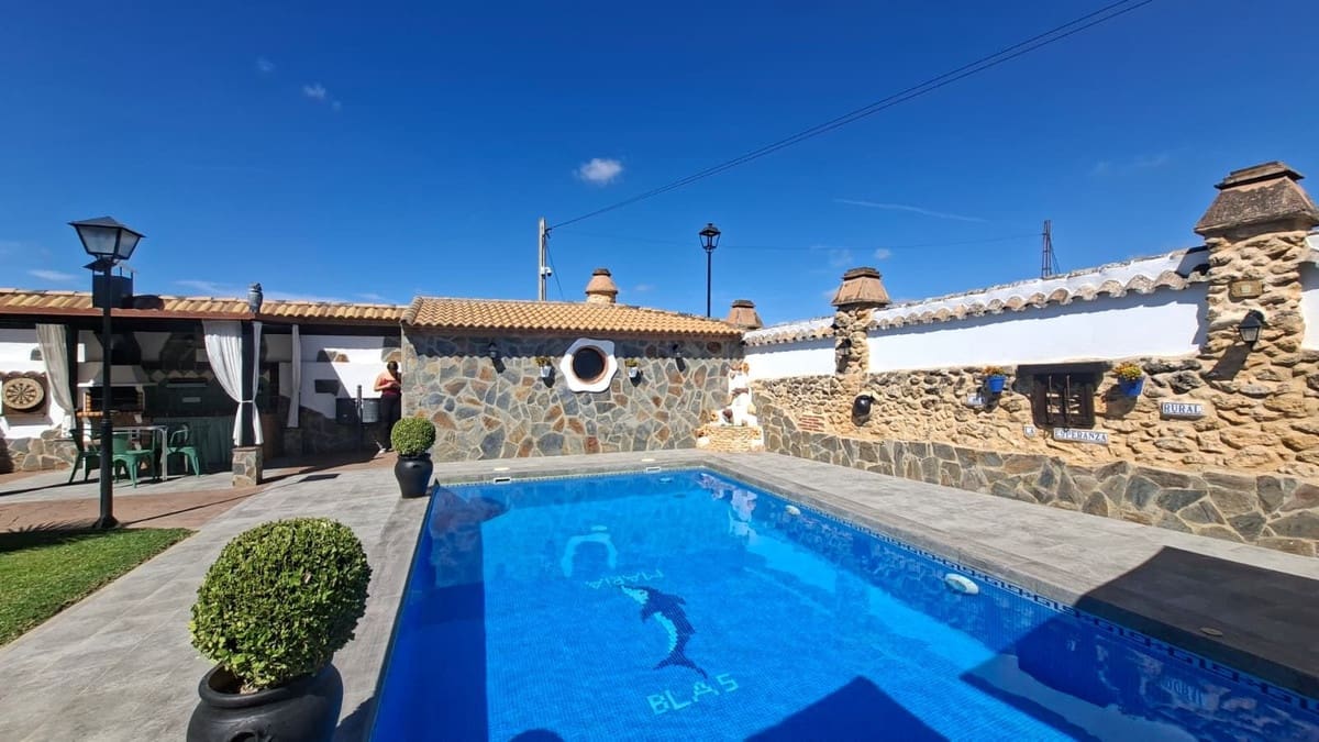6 bedroom Villa for sale in Arriate with garage - € 360,000 (Ref: 9380631)