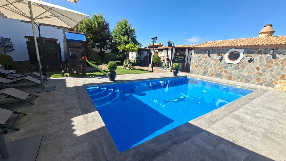 6 bedroom Villa for sale in Arriate with garage - € 360,000 (Ref: 9380631)