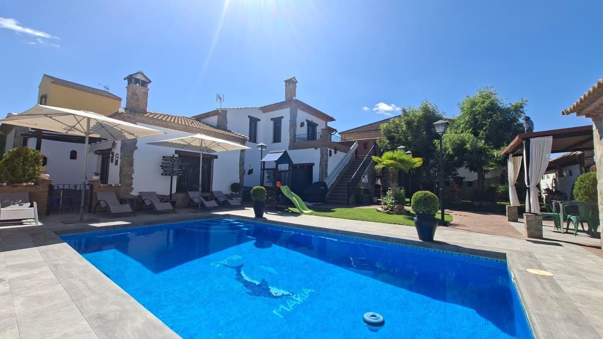 6 bedroom Villa for sale in Arriate with garage - € 360,000 (Ref: 9380631)