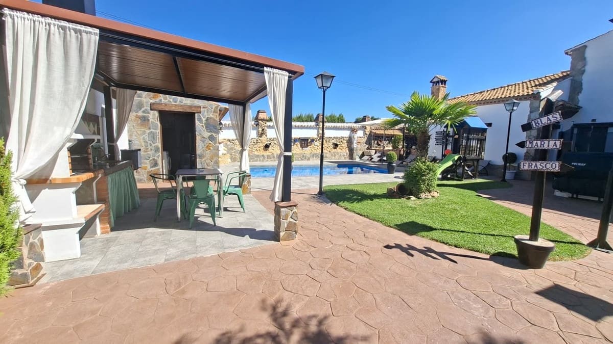 6 bedroom Villa for sale in Arriate with garage - € 360,000 (Ref: 9380631)