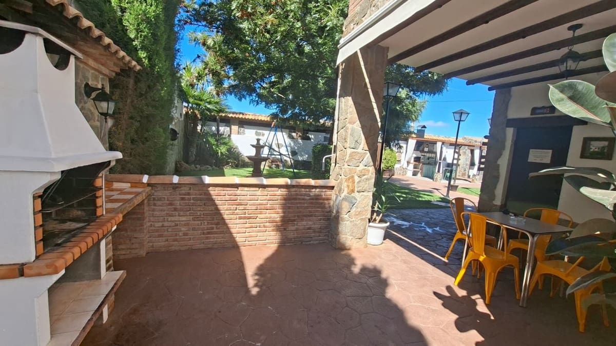 6 bedroom Villa for sale in Arriate with garage - € 360,000 (Ref: 9380631)