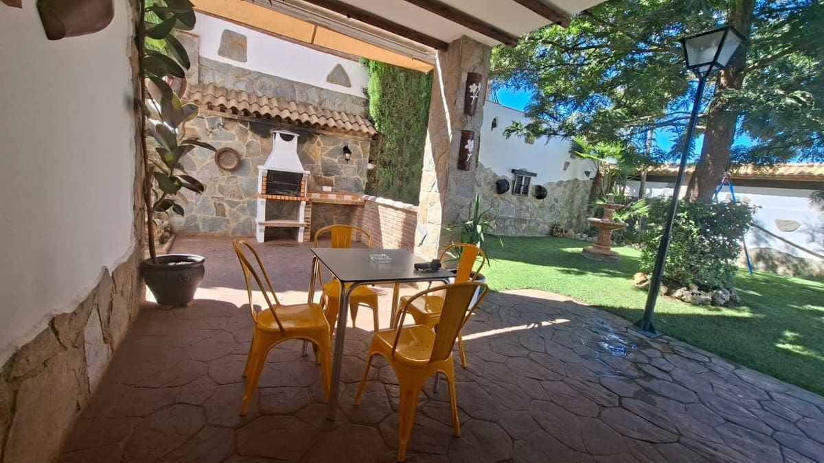 6 bedroom Villa for sale in Arriate with garage - € 360,000 (Ref: 9380631)