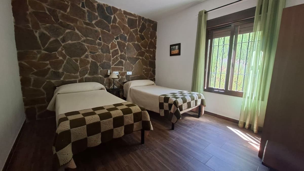 6 bedroom Villa for sale in Arriate with garage - € 360,000 (Ref: 9380631)