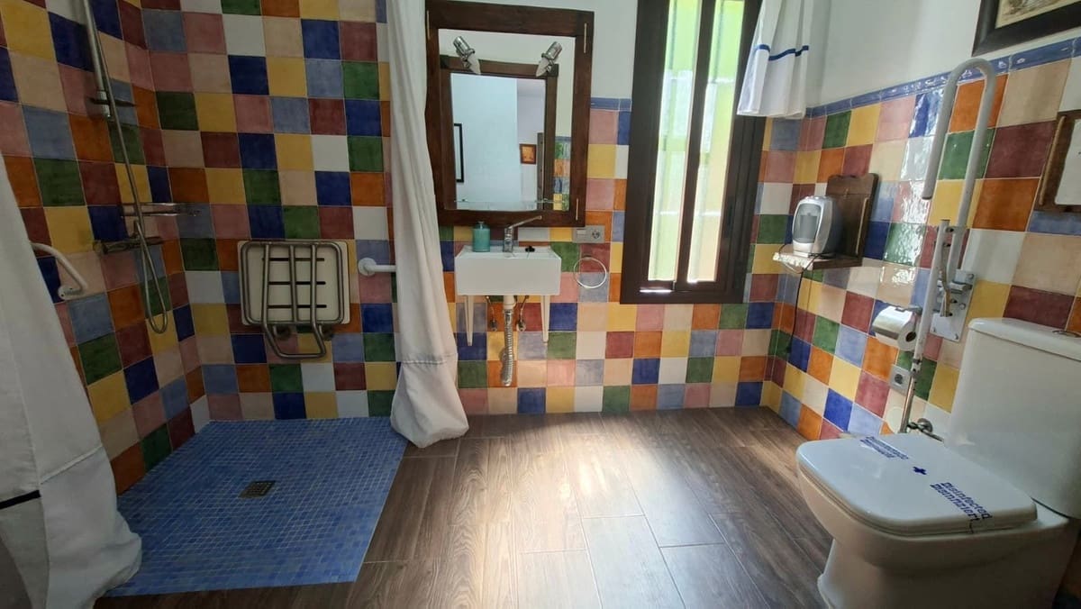 6 bedroom Villa for sale in Arriate with garage - € 360,000 (Ref: 9380631)