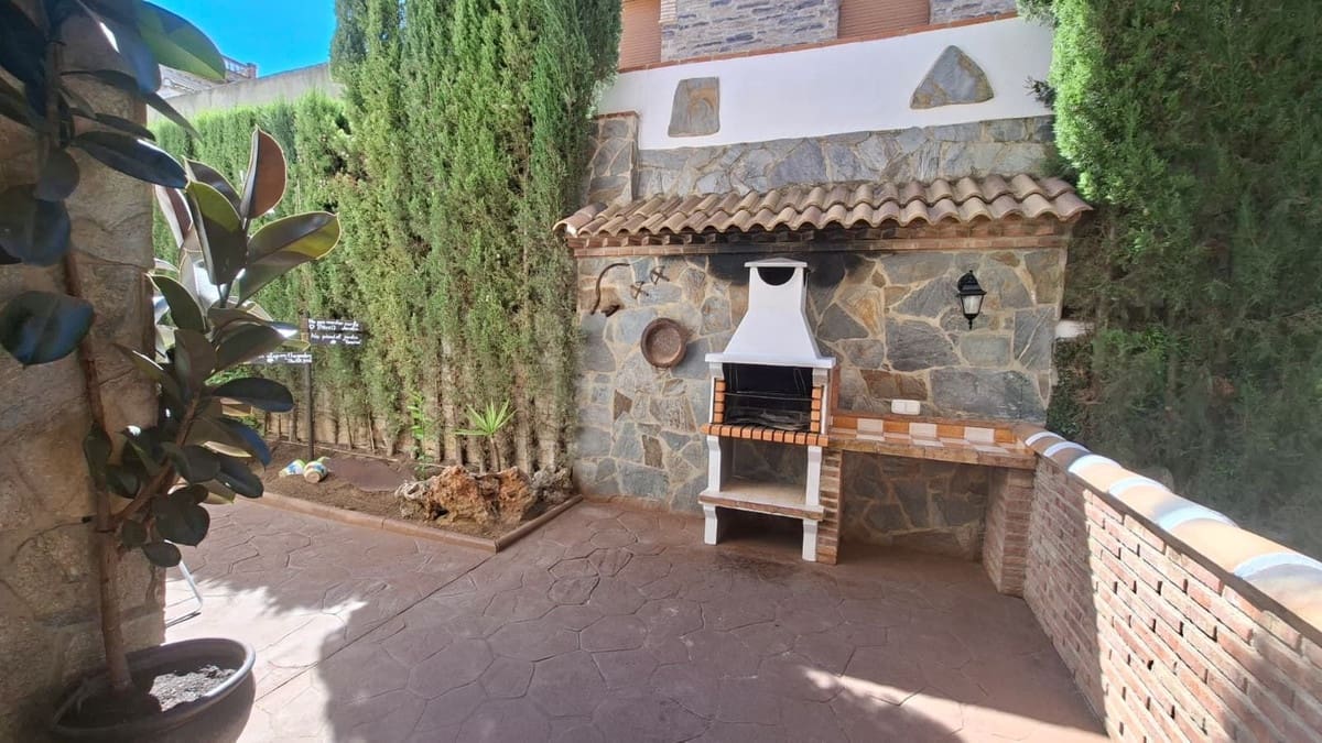 6 bedroom Villa for sale in Arriate with garage - € 360,000 (Ref: 9380631)