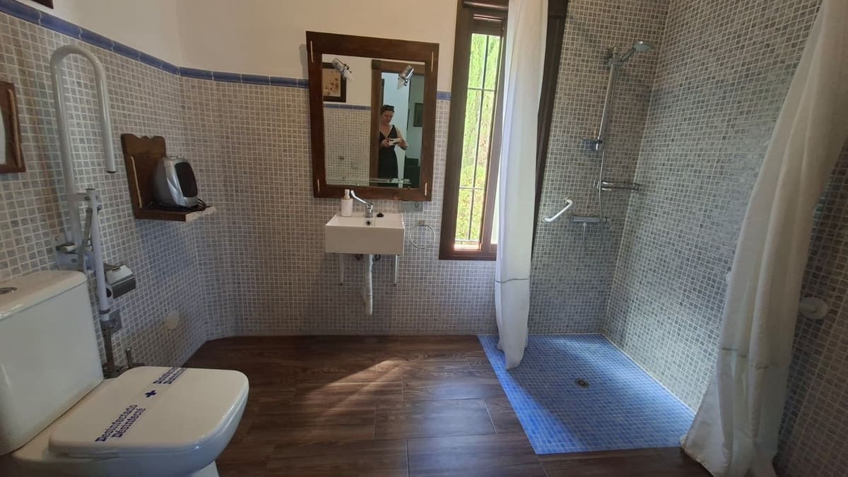 6 bedroom Villa for sale in Arriate with garage - € 360,000 (Ref: 9380631)
