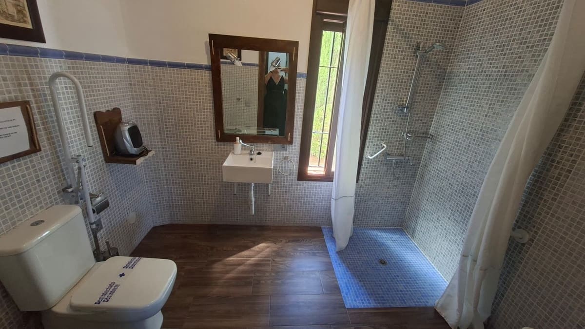 6 bedroom Villa for sale in Arriate with garage - € 360,000 (Ref: 9380631)
