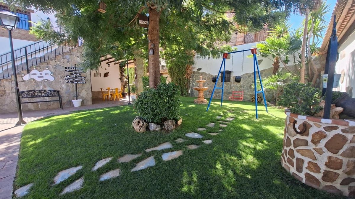 6 bedroom Villa for sale in Arriate with garage - € 360,000 (Ref: 9380631)