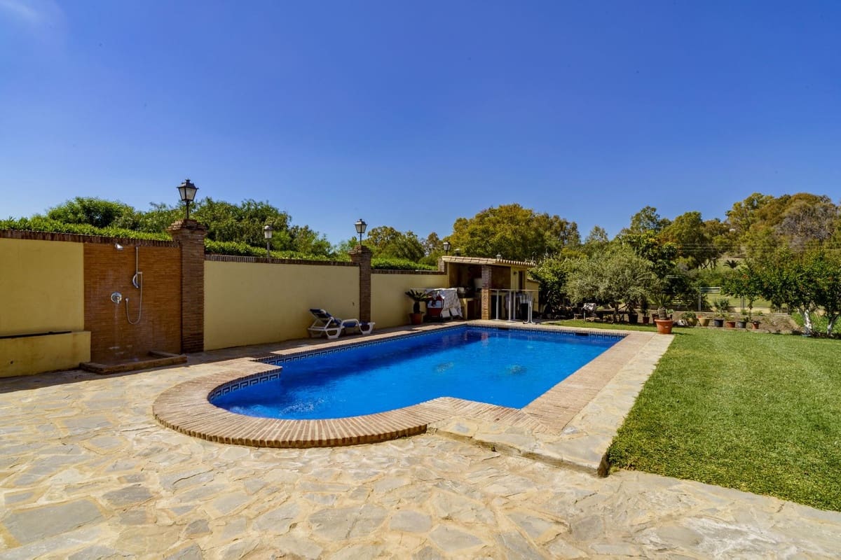 5 bedroom Villa for sale in La Quinta - € 1,980,000 (Ref: 9380634)