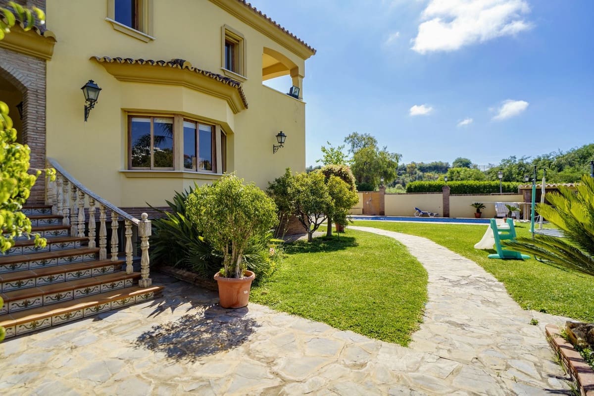 5 bedroom Villa for sale in La Quinta - € 1,980,000 (Ref: 9380634)