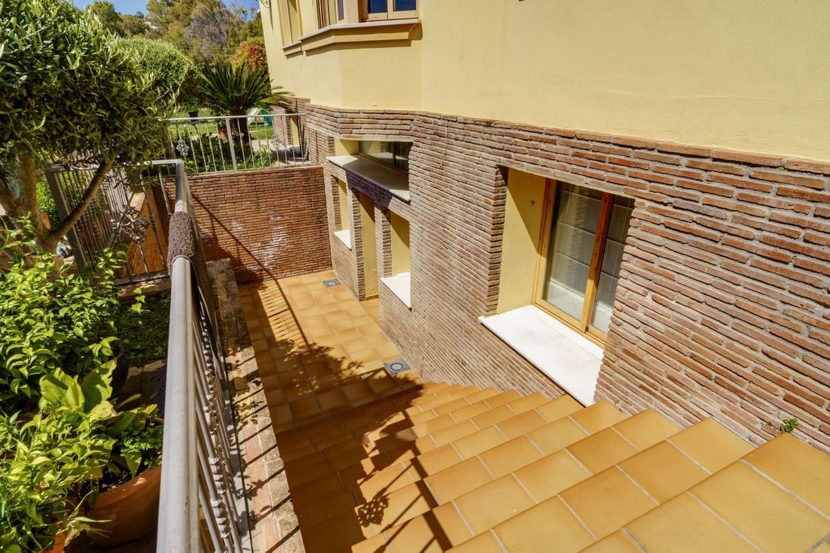 5 bedroom Villa for sale in La Quinta - € 1,980,000 (Ref: 9380634)