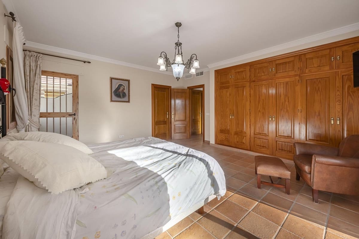 5 bedroom Villa for sale in La Quinta - € 1,980,000 (Ref: 9380634)