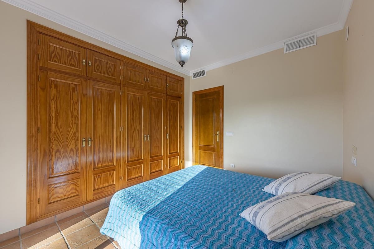 5 bedroom Villa for sale in La Quinta - € 1,980,000 (Ref: 9380634)