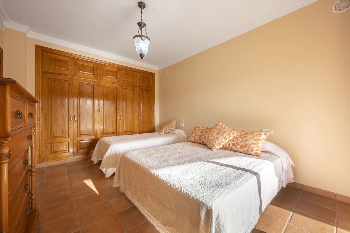 5 bedroom Villa for sale in La Quinta - € 1,980,000 (Ref: 9380634)