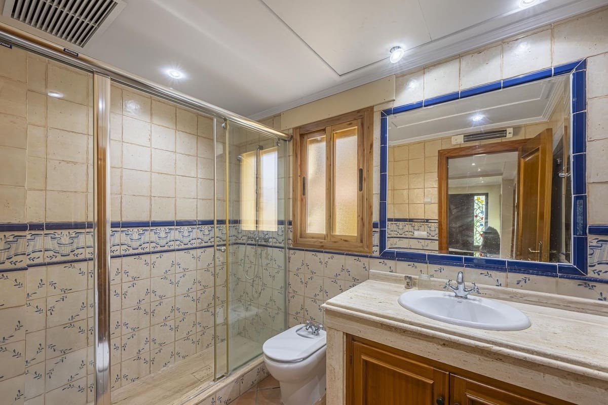 5 bedroom Villa for sale in La Quinta - € 1,980,000 (Ref: 9380634)