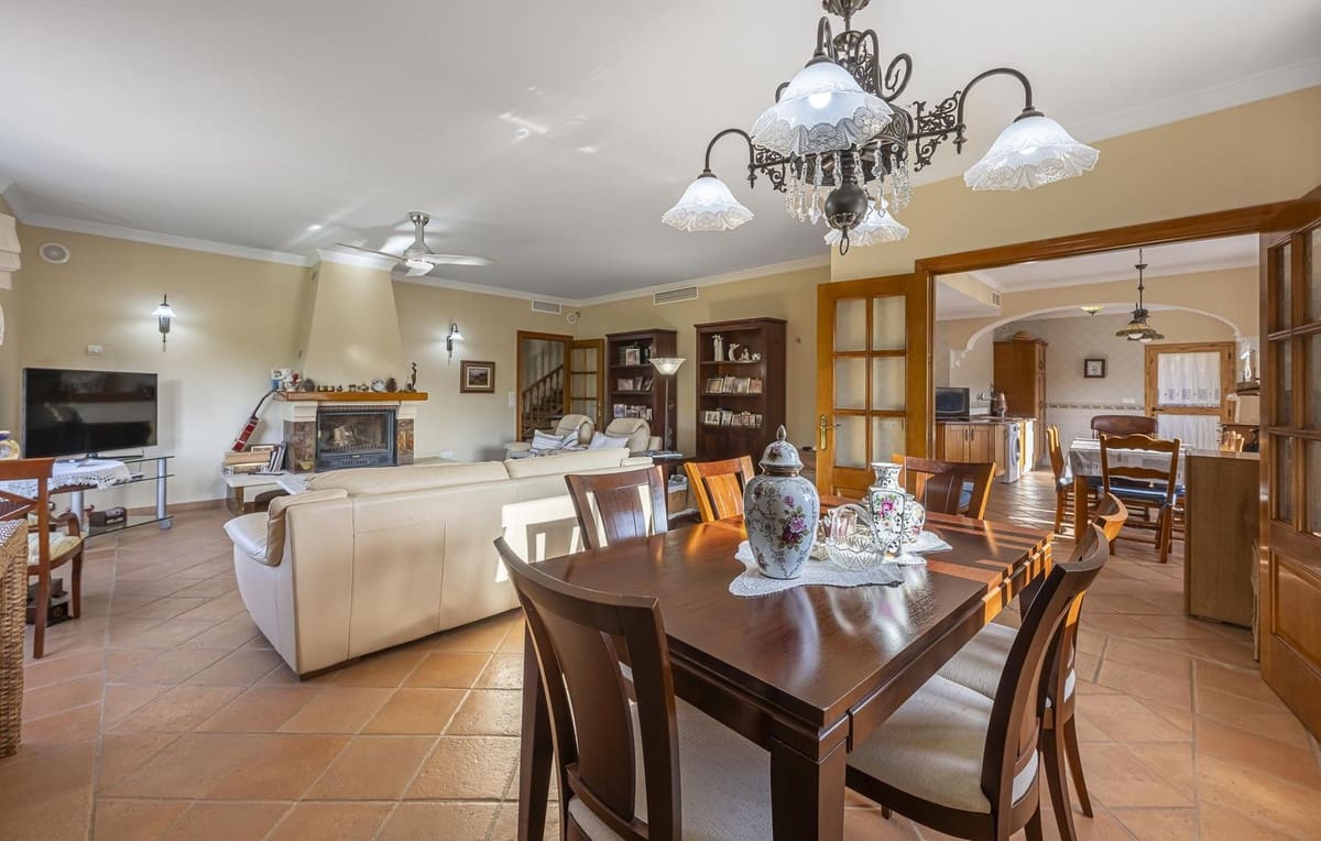 5 bedroom Villa for sale in La Quinta - € 1,980,000 (Ref: 9380634)