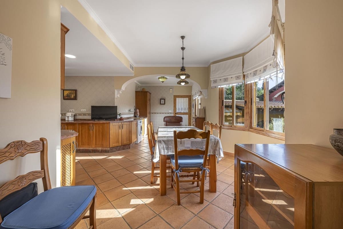 5 bedroom Villa for sale in La Quinta - € 1,980,000 (Ref: 9380634)