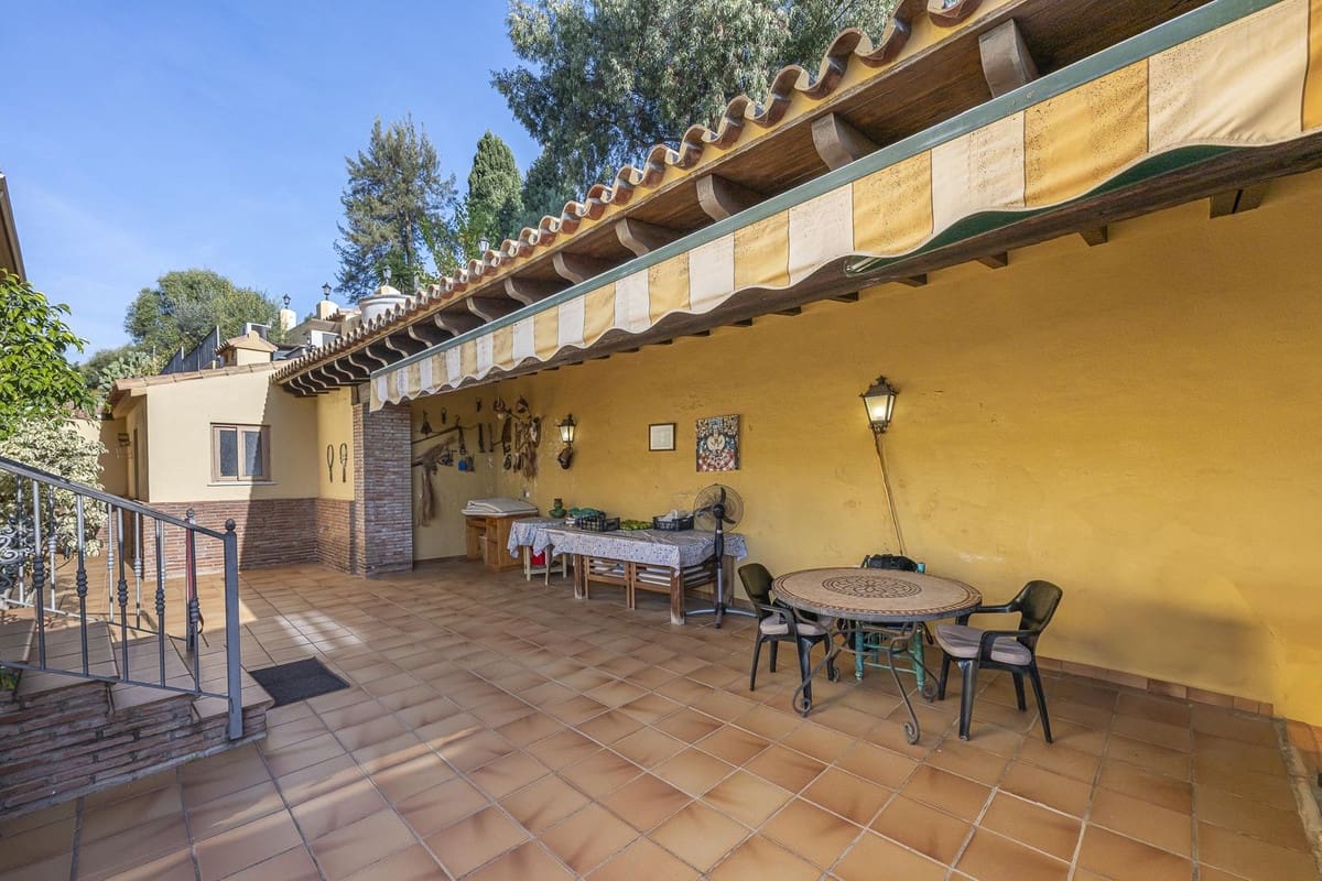 5 bedroom Villa for sale in La Quinta - € 1,980,000 (Ref: 9380634)