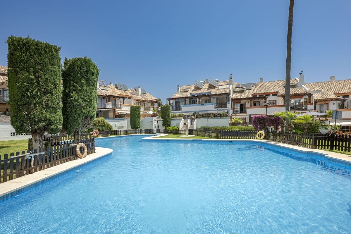 4 Zimmer Finca/Landgut zu verkaufen in Marbella mit Garage - 795.000 € (Ref: 9380635)