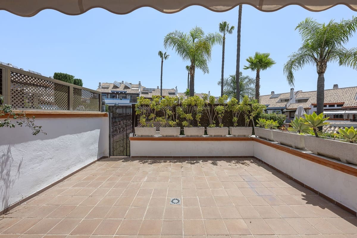 4 Zimmer Finca/Landgut zu verkaufen in Marbella mit Garage - 795.000 € (Ref: 9380635)
