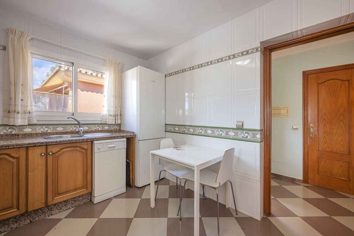 4 soveværelse Villa til salg i San Pedro de Alcantara - € 637.000 (Ref: 9380638)