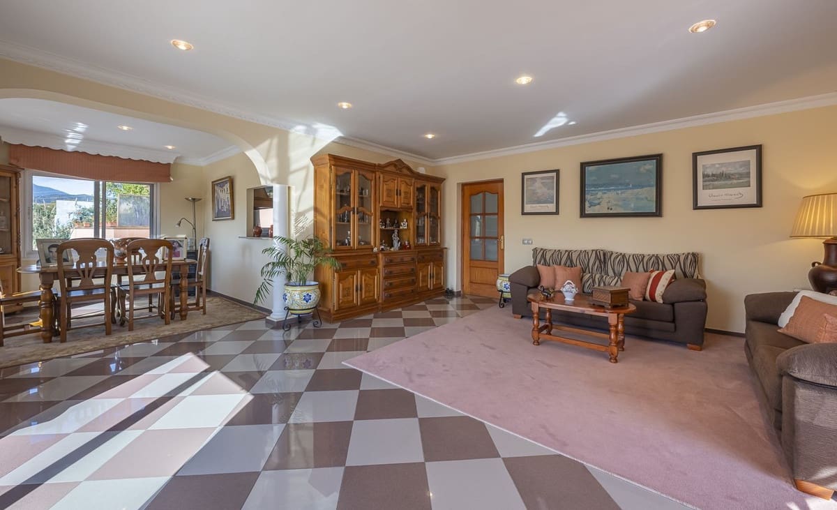 4 slaapkamer Villa te koop in La Quinta met garage - € 620.000 (Ref: 9380638)