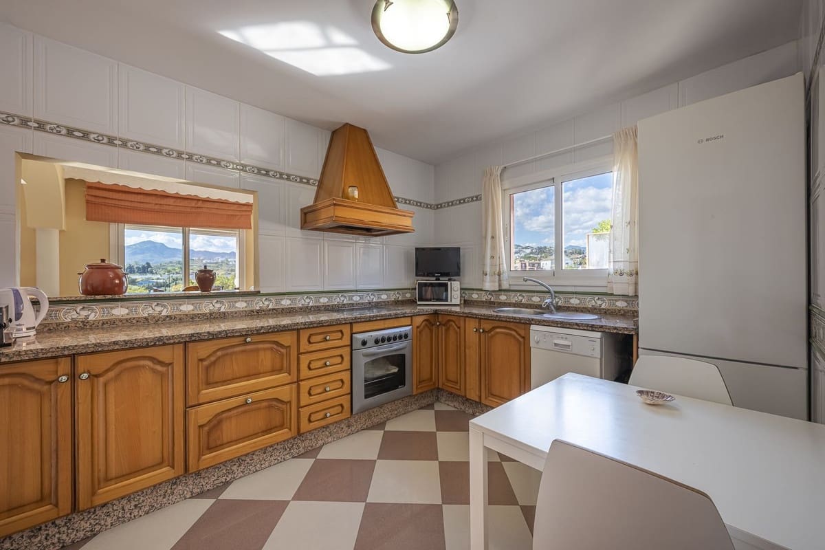 4 slaapkamer Villa te koop in La Quinta met garage - € 620.000 (Ref: 9380638)