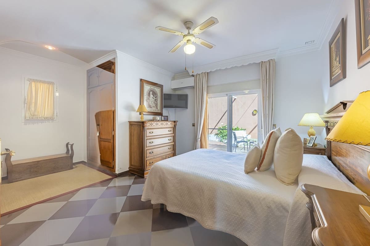 4 slaapkamer Villa te koop in La Quinta met garage - € 620.000 (Ref: 9380638)