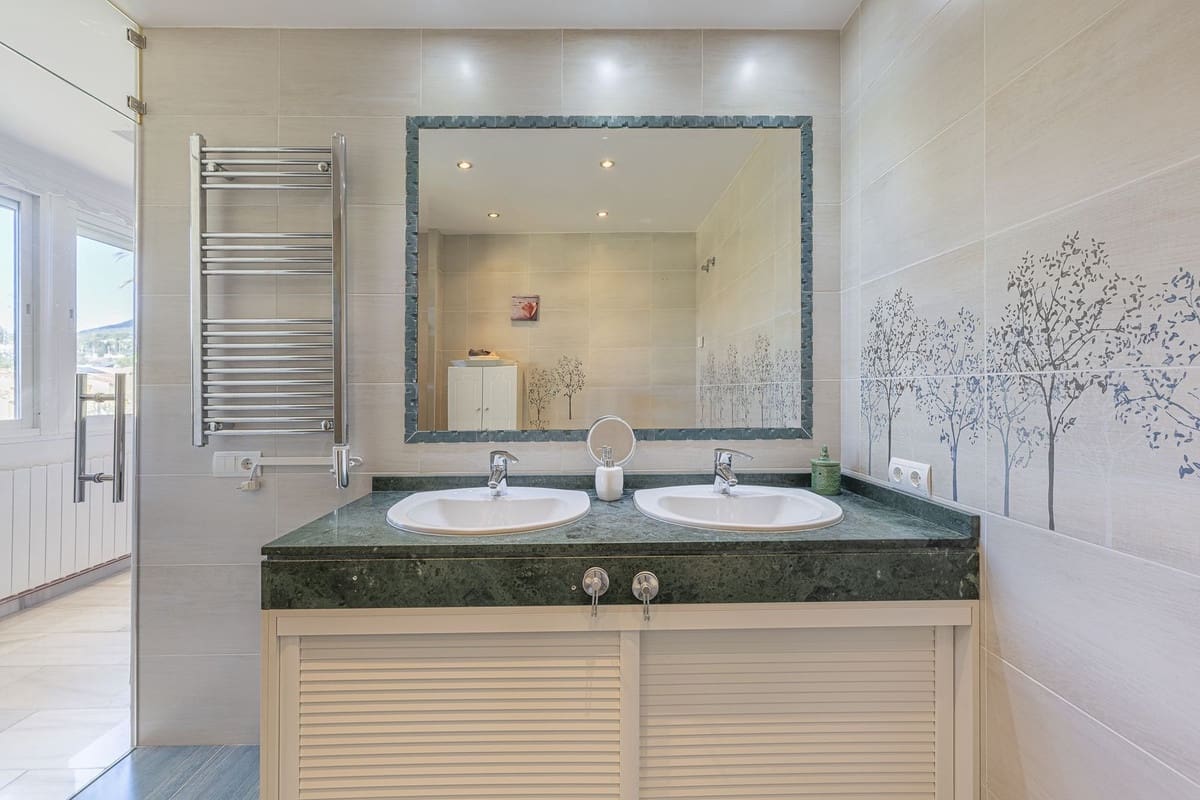 3 bedroom Finca/Country House for sale in Marbella - € 670,000 (Ref: 9380640)