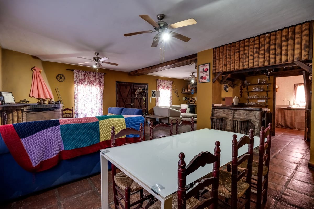 8 bedroom Finca/Country House for sale in Monda - € 429,990 (Ref: 9380642)